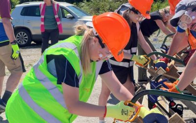 Fierce Competition at School Mining Games